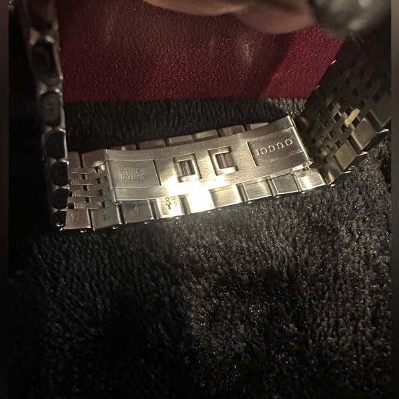 Stunning “ Gucci “ Stainless Steel Swiss Made Watch - Picture 8 of 12